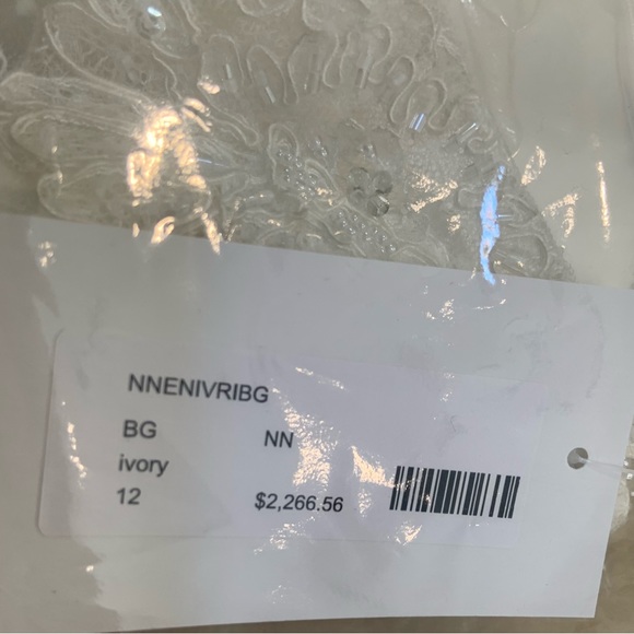 BRAND NEW Wedding Dress - Picture 5 of 8